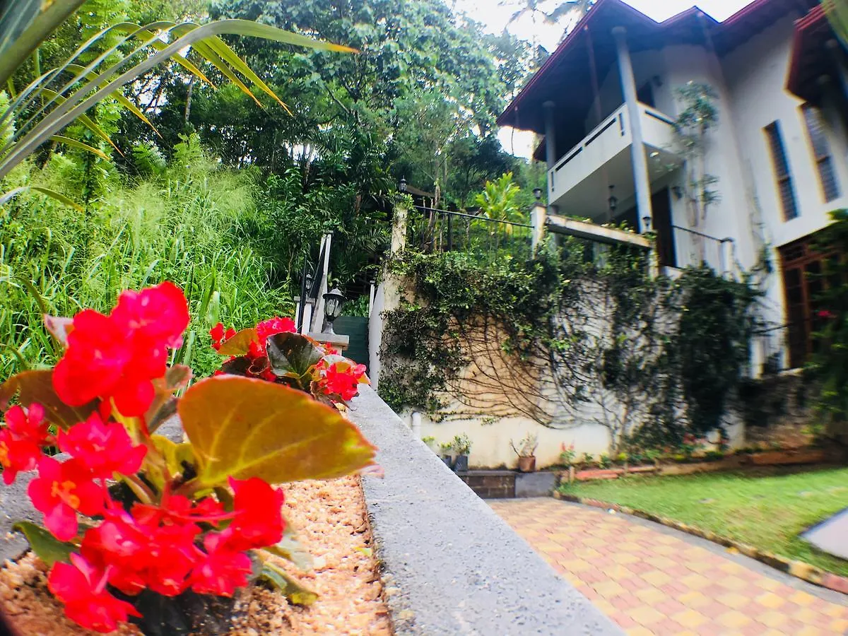Villa Familia Kandy Hotel